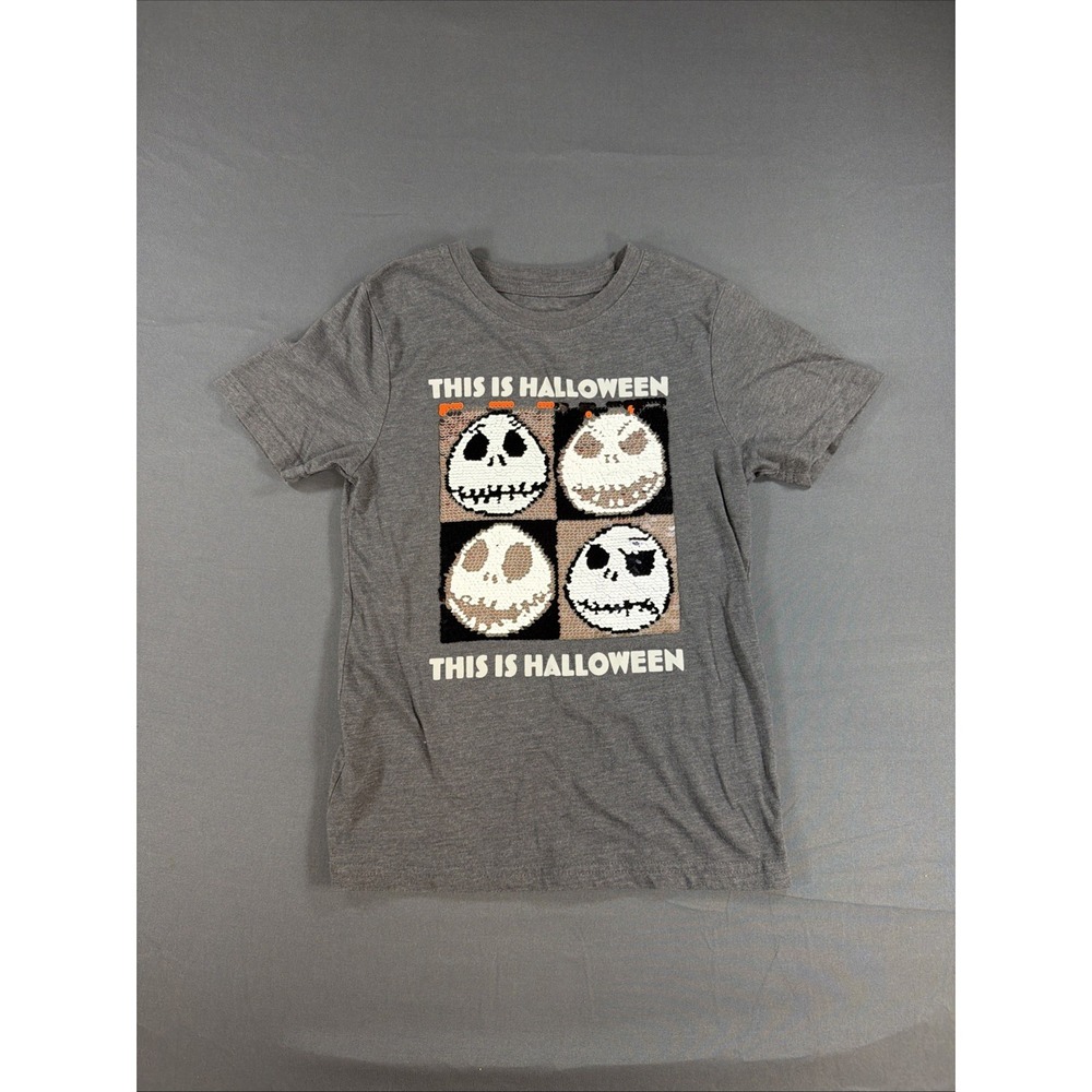 gray Disney The Nightmare Before Christmas short-sleeve graphic t-shirt  Small